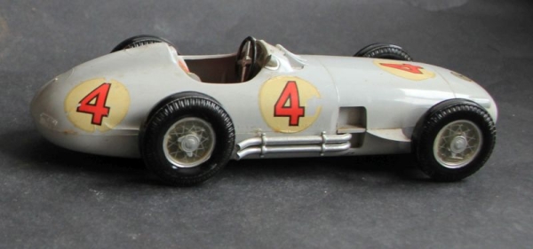 Merit Mercedes-Benz W 196 Silver Arrow Racingcar 1954 Plasticmodel (0686)